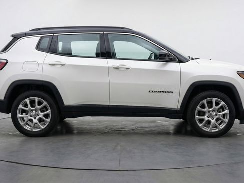 Used 2025 Jeep Compass Limited AWD/4WD image 11