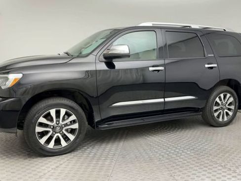 Used 2018 Toyota Sequoia Limited w/ Safety & Convenience Package AWD/4WD image 6