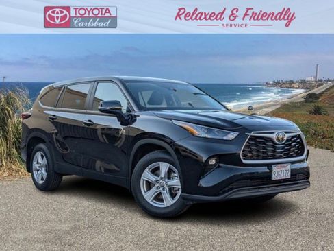 Used 2024 Toyota Highlander LE image 1