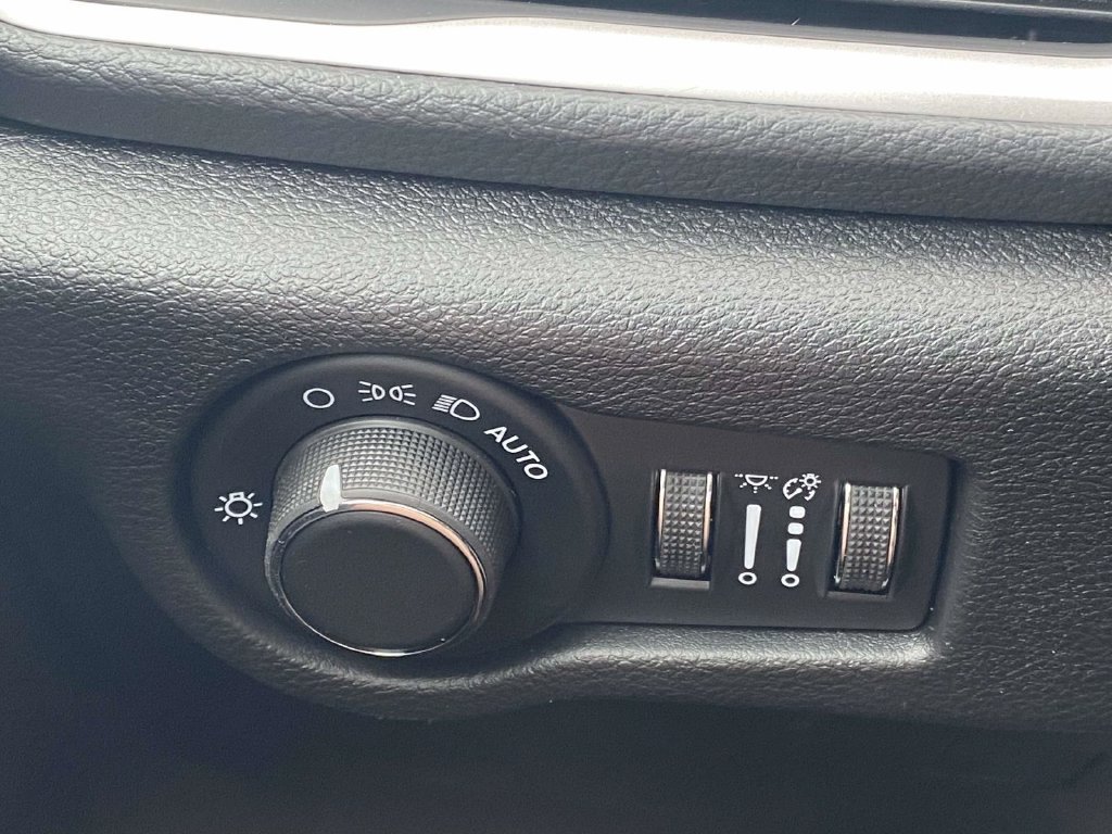 New 2027 Chrysler Pacifica Select FWD image 56