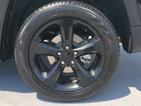 New 2025 Jeep Grand Cherokee Limited w/ Black Appearance Package image 7