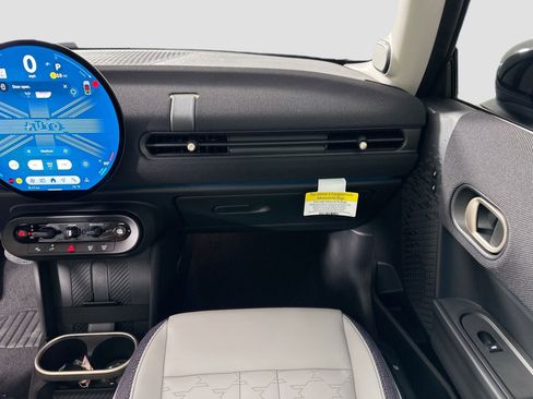 Certified 2025 MINI Cooper 2-Door Hardtop FWD image 23