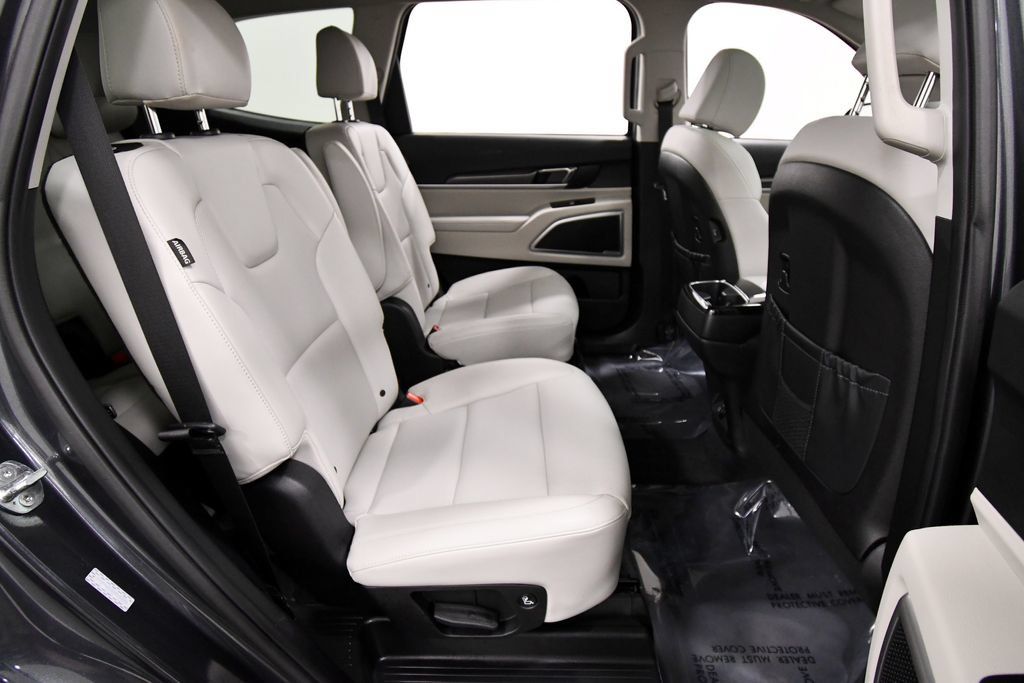 Certified 2024 Kia Telluride S w/ S Sunroof Package AWD/4WD image 18