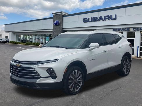 Used 2023 Chevrolet Blazer Premier FWD image 3