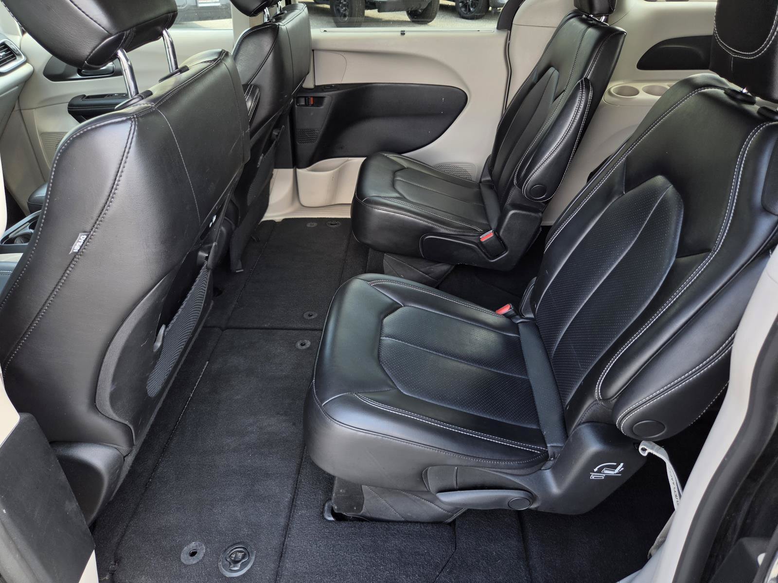 Used 2023 Chrysler Pacifica Touring-L FWD image 29