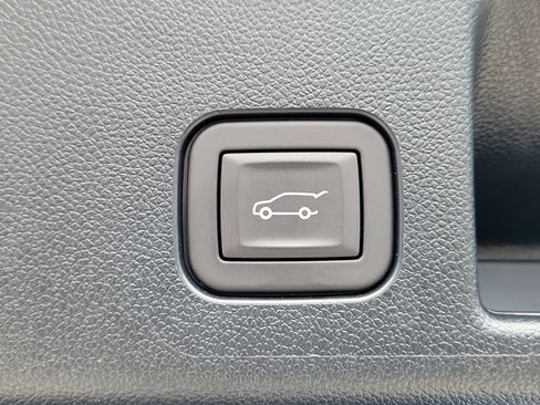 Used 2024 Chevrolet Equinox EV LT FWD image 7