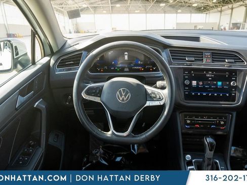 Used 2024 Volkswagen Tiguan SE FWD image 5