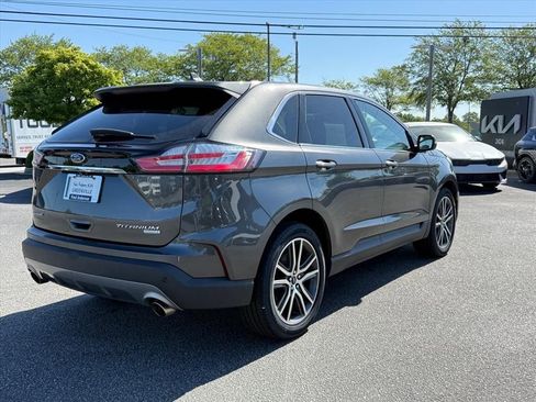 Used 2020 Ford Edge Titanium image 3