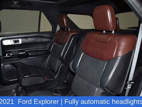 Used 2021 Ford Explorer Platinum w/ Equipment Group 601A AWD/4WD image 29