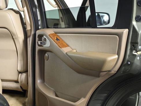 Used 2005 Nissan Pathfinder LE w/ (U01) LE Navigation Pkg image 31