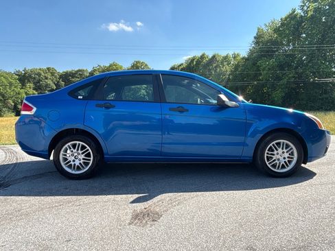 Used 2011 Ford Focus SE FWD image 6