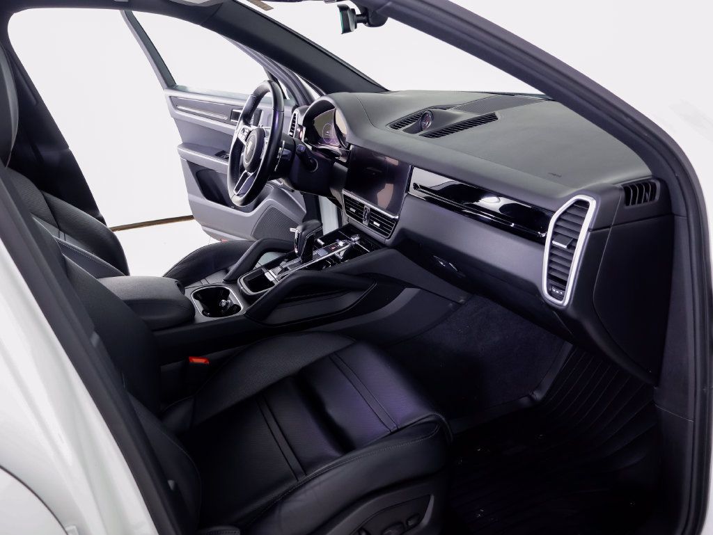 Certified 2022 Porsche Cayenne AWD/4WD image 7