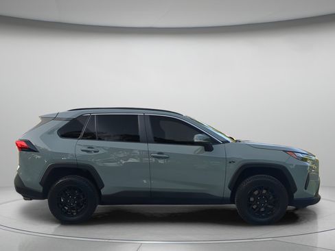 Used 2022 Toyota RAV4 XLE w/ Convenience Package FWD image 39