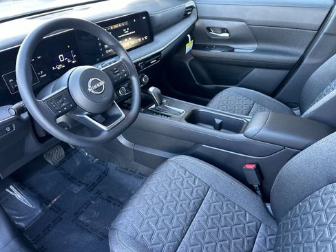 Used 2025 Nissan Kicks SV image 9