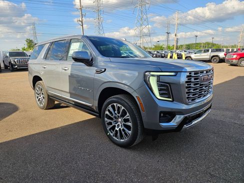 New 2026 GMC Yukon Denali w/ Denali Reserve Package AWD/4WD image 8