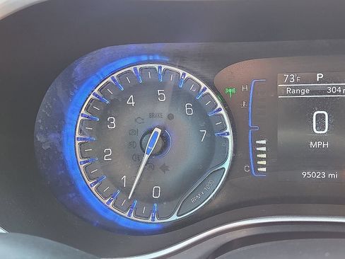 Used 2020 Chrysler Pacifica Touring w/ S Appearance Package FWD image 28