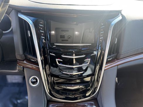 Used 2019 Cadillac Escalade Luxury w/ LPO, Radiant Package image 17