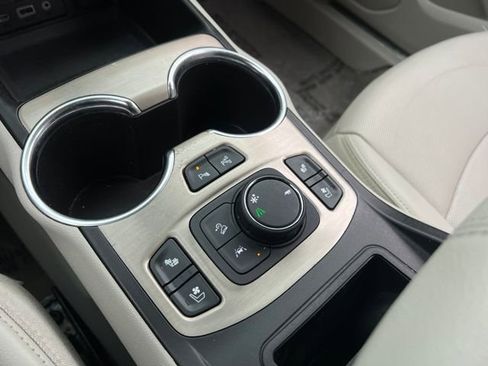 Used 2018 GMC Terrain Denali w/ Advanced Safety Package image 29