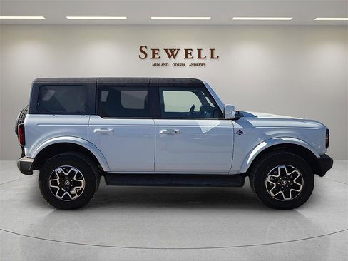 New 2025 Ford Bronco Outer Banks image 5