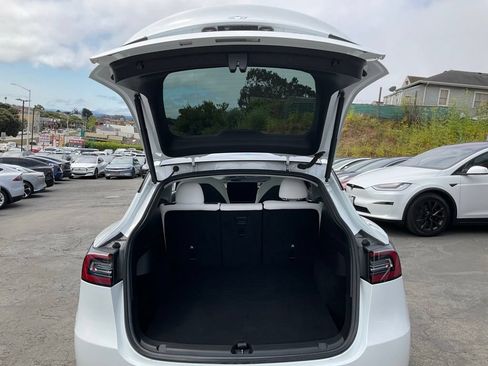 Used 2021 Tesla Model Y Long Range AWD/4WD image 9