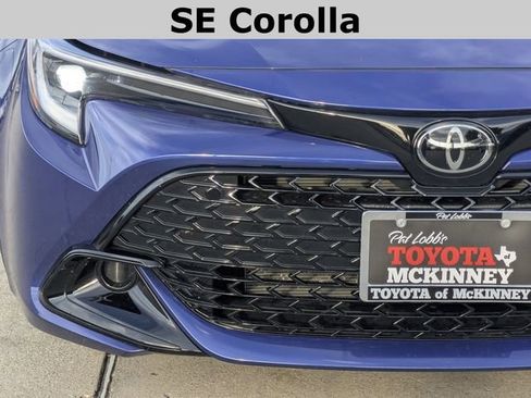 Used 2025 Toyota Corolla SE w/ SE Package image 3