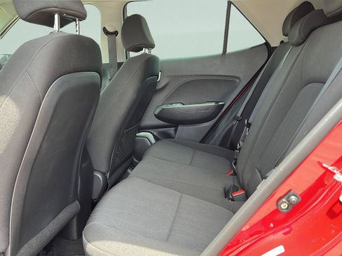 Used 2024 Hyundai Venue SE FWD image 10