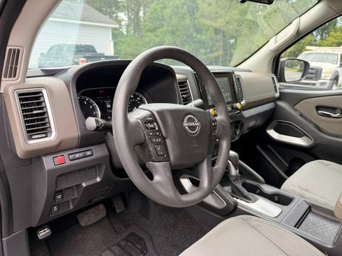 Used 2024 Nissan Frontier SV RWD image 14