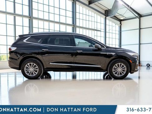 Used 2023 Buick Enclave Essence AWD/4WD image 35