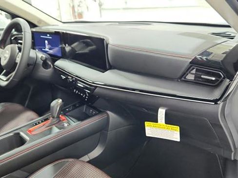 Certified 2025 Nissan Kicks SR image 47