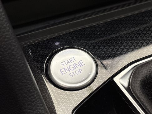 New 2026 Volkswagen Taos SE image 22