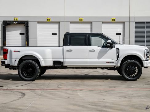 Used 2026 Ford F450 Platinum w/ FX4 Off-Road Package image 18