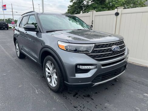 Used 2024 Ford Explorer XLT w/ Equipment Group 202A AWD/4WD image 2
