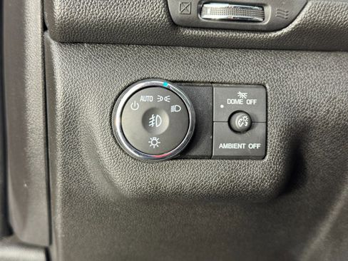 Used 2017 Chevrolet Traverse LT image 17