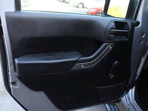 Used 2018 Jeep Wrangler Unlimited Sport w/ Connectivity Group AWD/4WD image 12