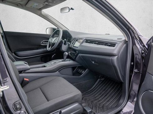 Used 2017 Honda HR-V EX image 2