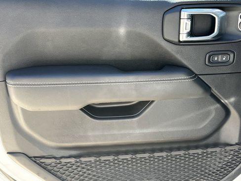 Used 2022 Jeep Wrangler Unlimited Sahara image 10