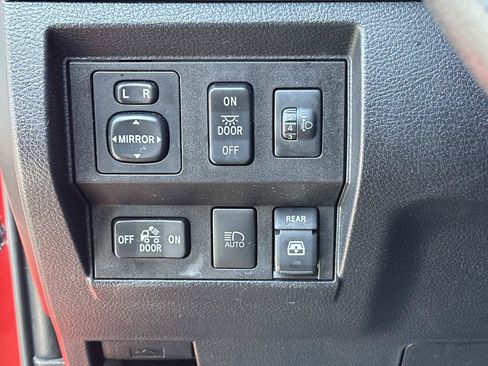 Used 2019 Toyota Tundra SR5 w/ SR5 Upgrade Package AWD/4WD image 24