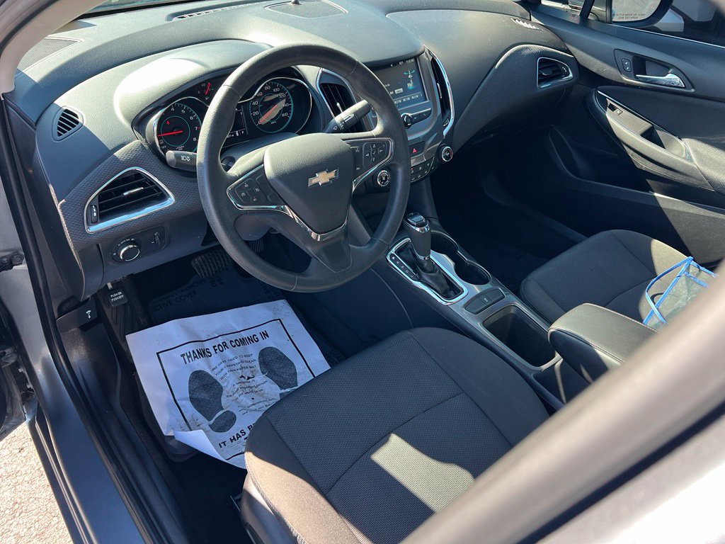 Used 2018 Chevrolet Cruze LT w/ Convenience Package FWD image 14
