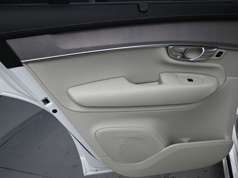 New 2026 Volvo XC90 B6 Ultra w/ Protection Package image 19