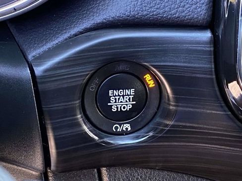 Used 2020 Jeep Grand Cherokee Altitude image 30