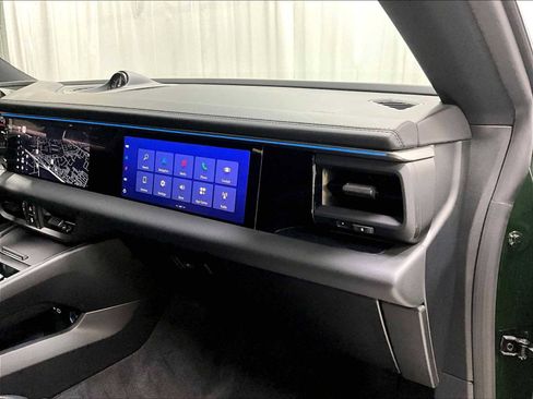 Used 2025 Porsche Macan 4 Electric image 27