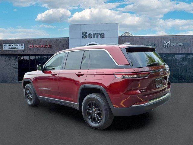 Used 2023 Jeep Grand Cherokee Laredo w/ Luxury Tech Group I AWD/4WD image 5