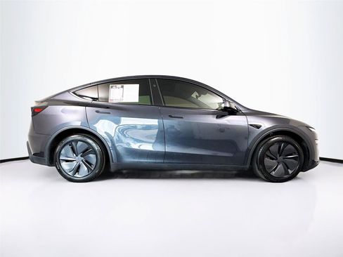 Used 2026 Tesla Model Y Long Range AWD/4WD image 32
