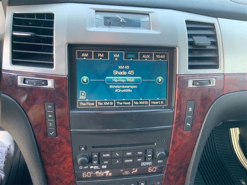 Used 2011 Cadillac Escalade 4D Sport Utility w/ Touring Package image 13