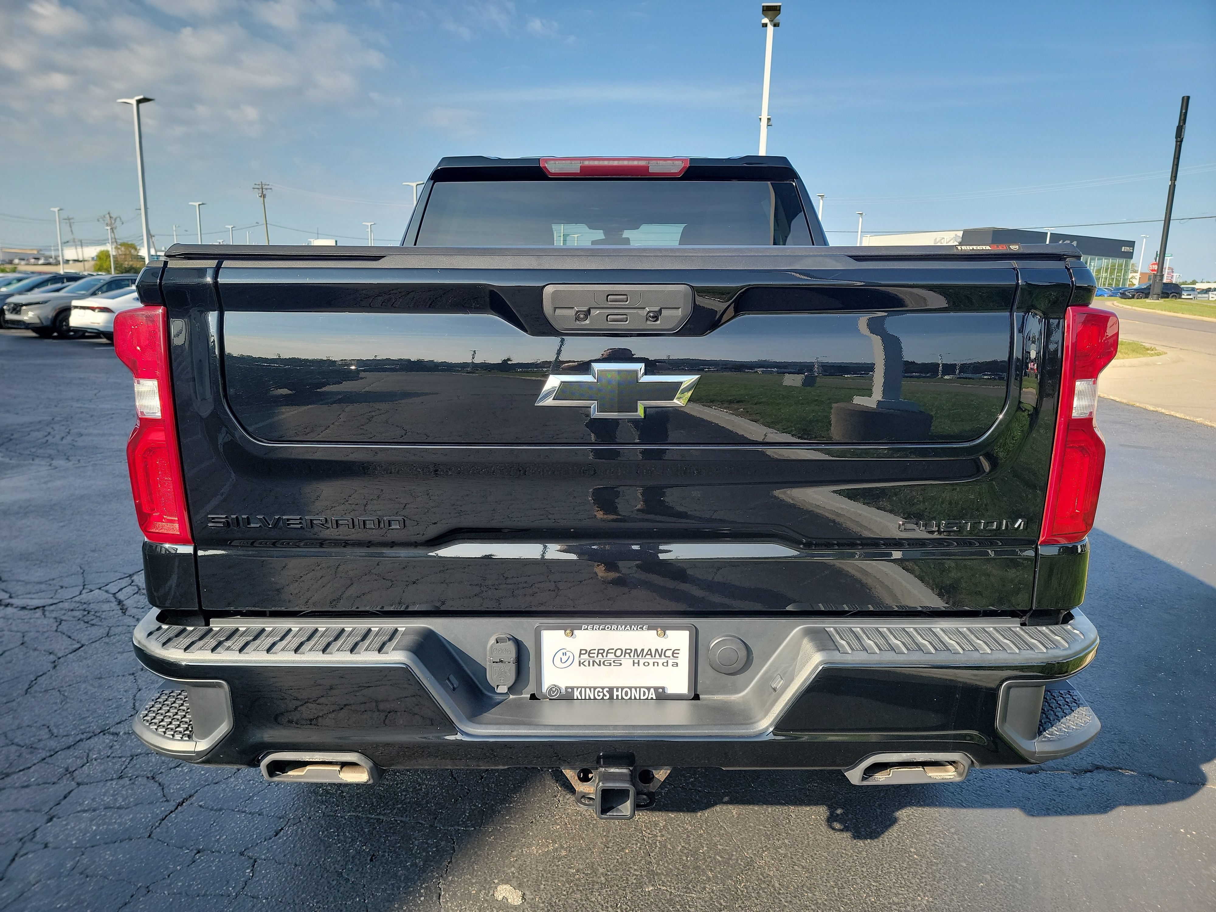 Used 2022 Chevrolet Silverado 1500 Custom Trail Boss w/ Midnight Edition AWD/4WD image 8