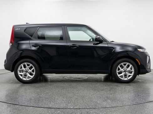 Used 2025 Kia Soul LX w/ LX Technology Package FWD image 11