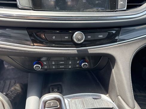 Used 2018 Buick Enclave Premium AWD/4WD image 18