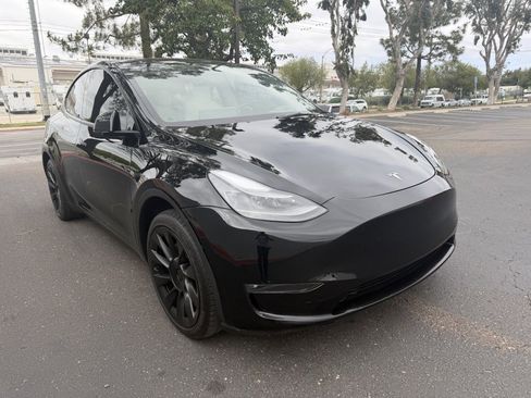 Used 2023 Tesla Model Y Long Range AWD/4WD image 2