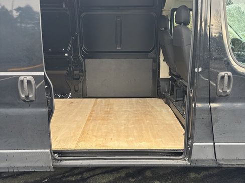 Used 2020 RAM ProMaster 2500 w/ Premium Appearance Group image 4