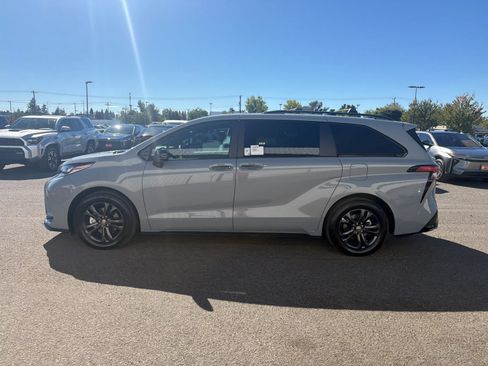Used 2026 Toyota Sienna XSE AWD/4WD image 6